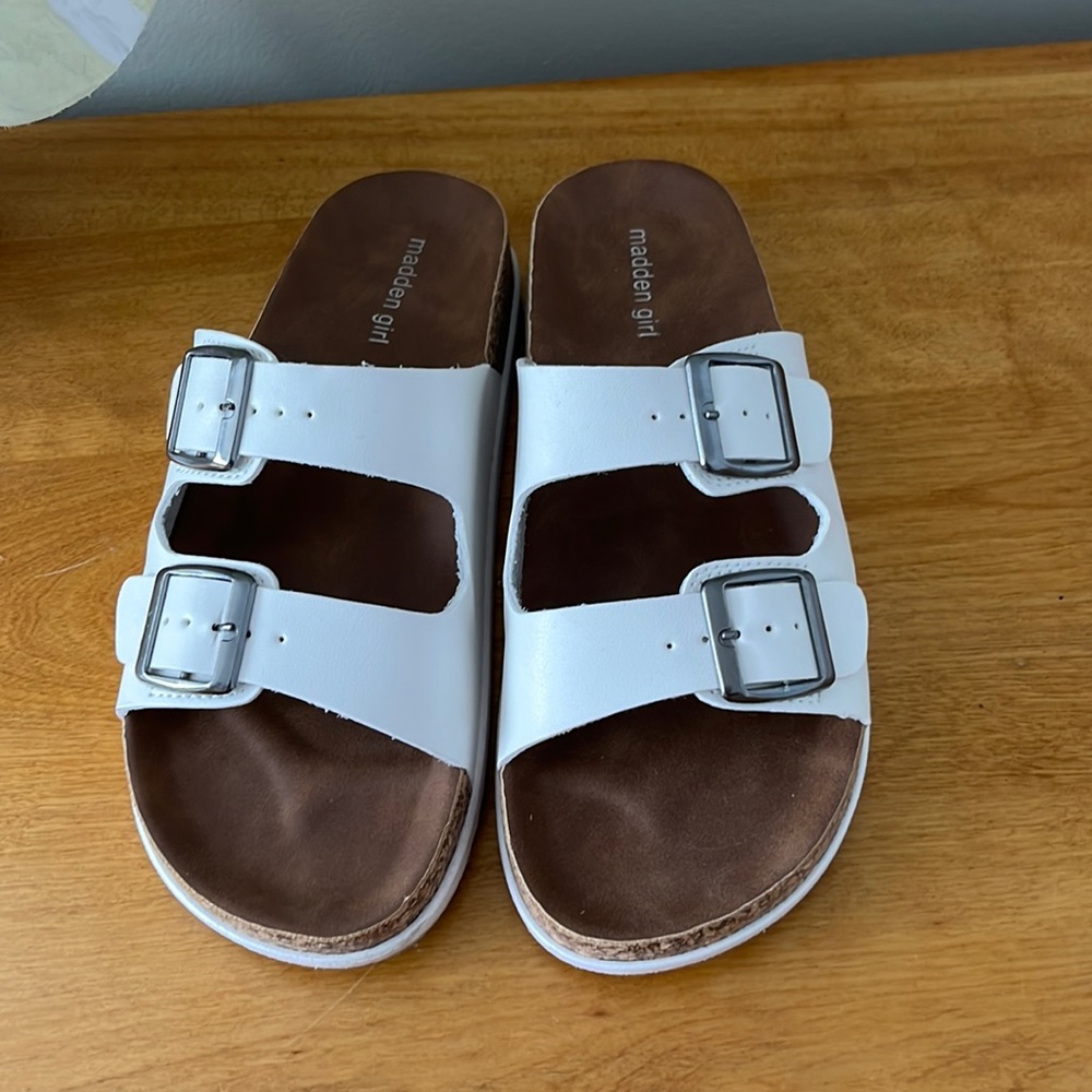 Madden girl sandal- no size on shoe 9-10?